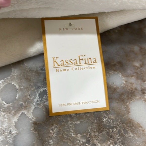 Beautiful bath towels. 100% cottonVelvety. Faded stain from the different fabric - Picture 3 of 5